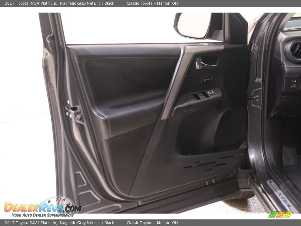 2017 Toyota RAV4 Platinum Magnetic Gray Metallic / Black Photo #4