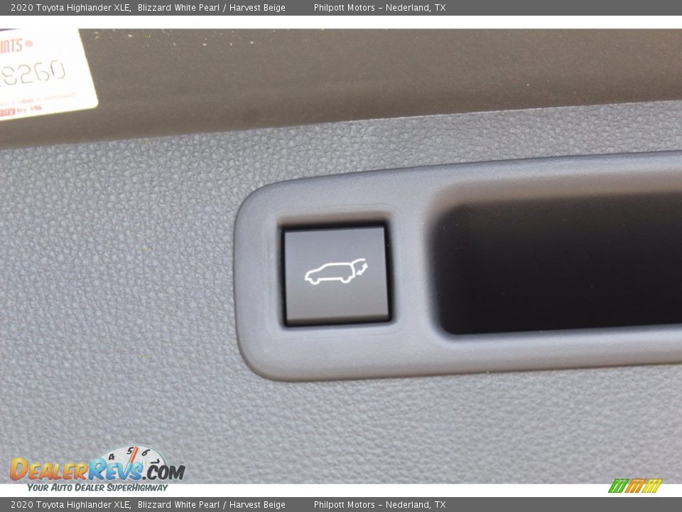 2020 Toyota Highlander XLE Blizzard White Pearl / Harvest Beige Photo #23