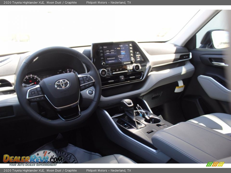 2020 Toyota Highlander XLE Moon Dust / Graphite Photo #22