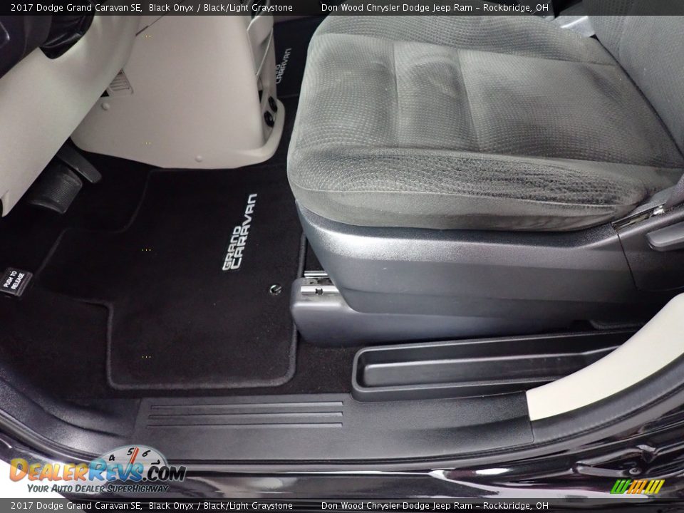 2017 Dodge Grand Caravan SE Black Onyx / Black/Light Graystone Photo #22