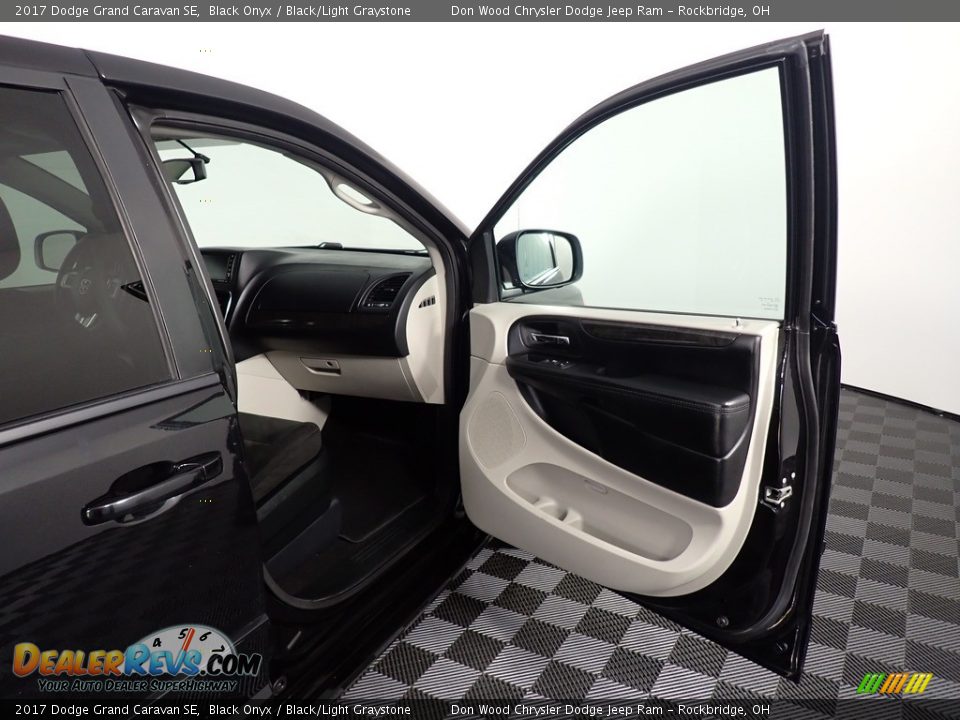 2017 Dodge Grand Caravan SE Black Onyx / Black/Light Graystone Photo #29