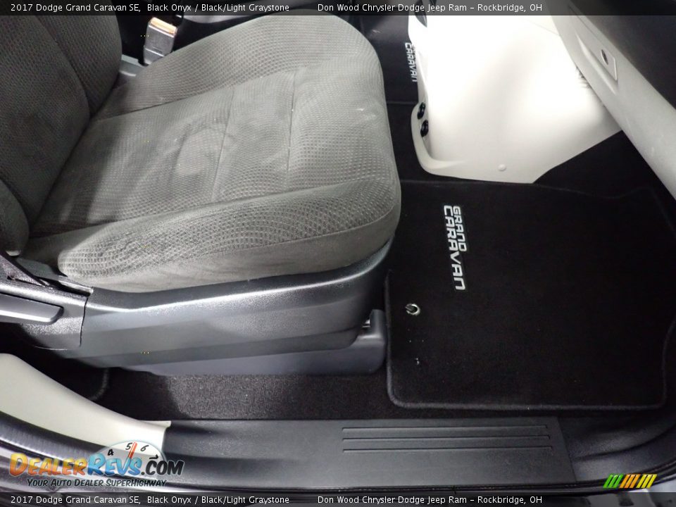 2017 Dodge Grand Caravan SE Black Onyx / Black/Light Graystone Photo #30