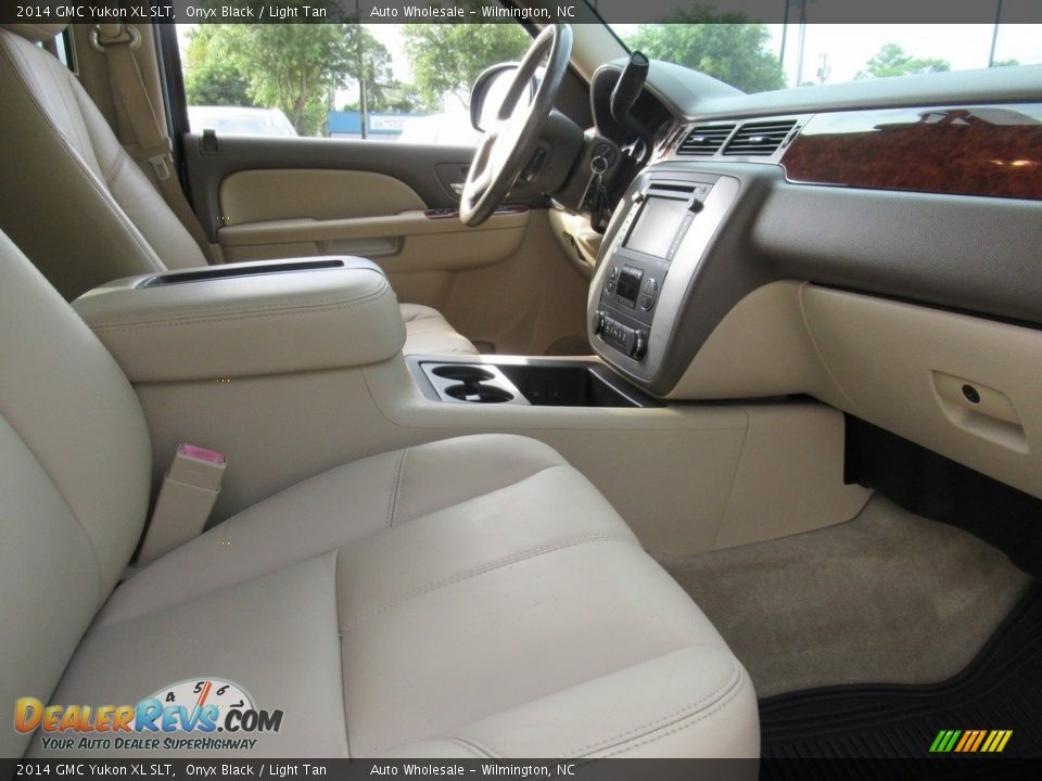 Front Seat of 2014 GMC Yukon XL SLT Photo #11