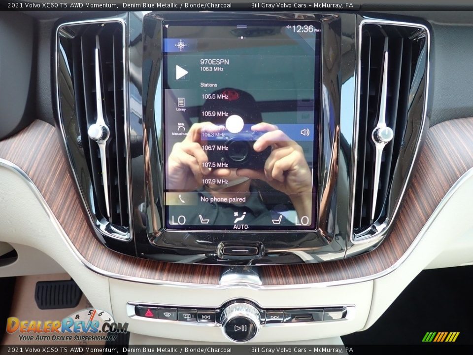 2021 Volvo XC60 T5 AWD Momentum Denim Blue Metallic / Blonde/Charcoal Photo #15