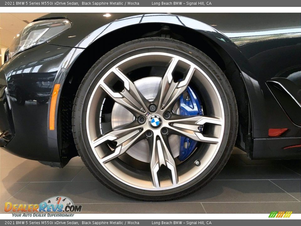 2021 BMW 5 Series M550i xDrive Sedan Wheel Photo #12