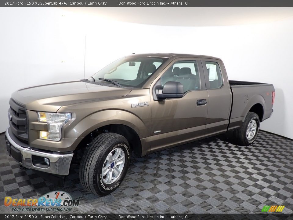 Front 3/4 View of 2017 Ford F150 XL SuperCab 4x4 Photo #7