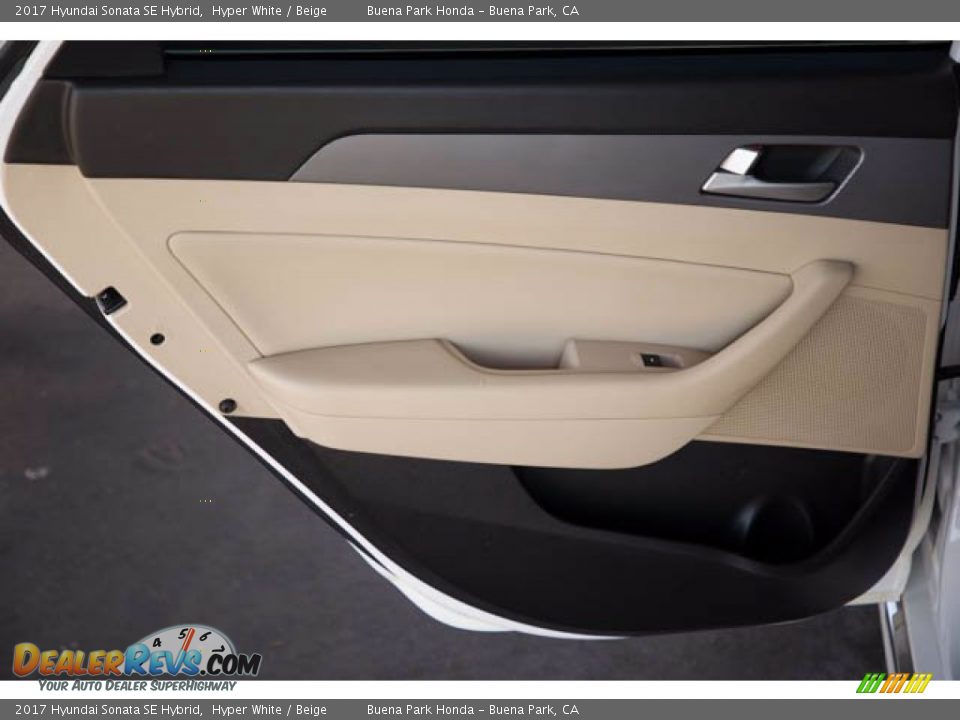 Door Panel of 2017 Hyundai Sonata SE Hybrid Photo #32