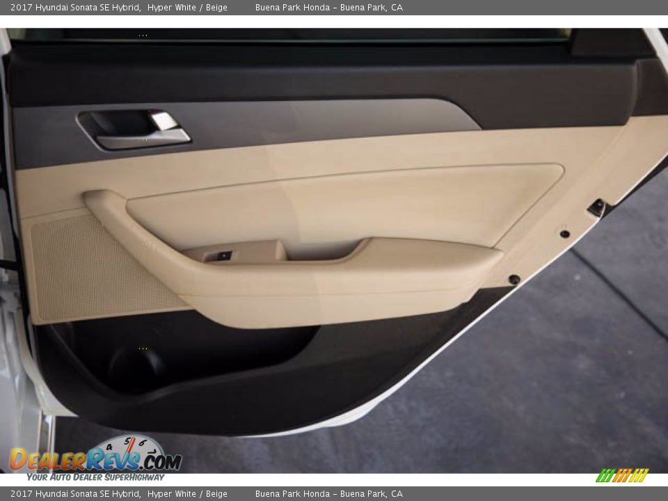 Door Panel of 2017 Hyundai Sonata SE Hybrid Photo #33