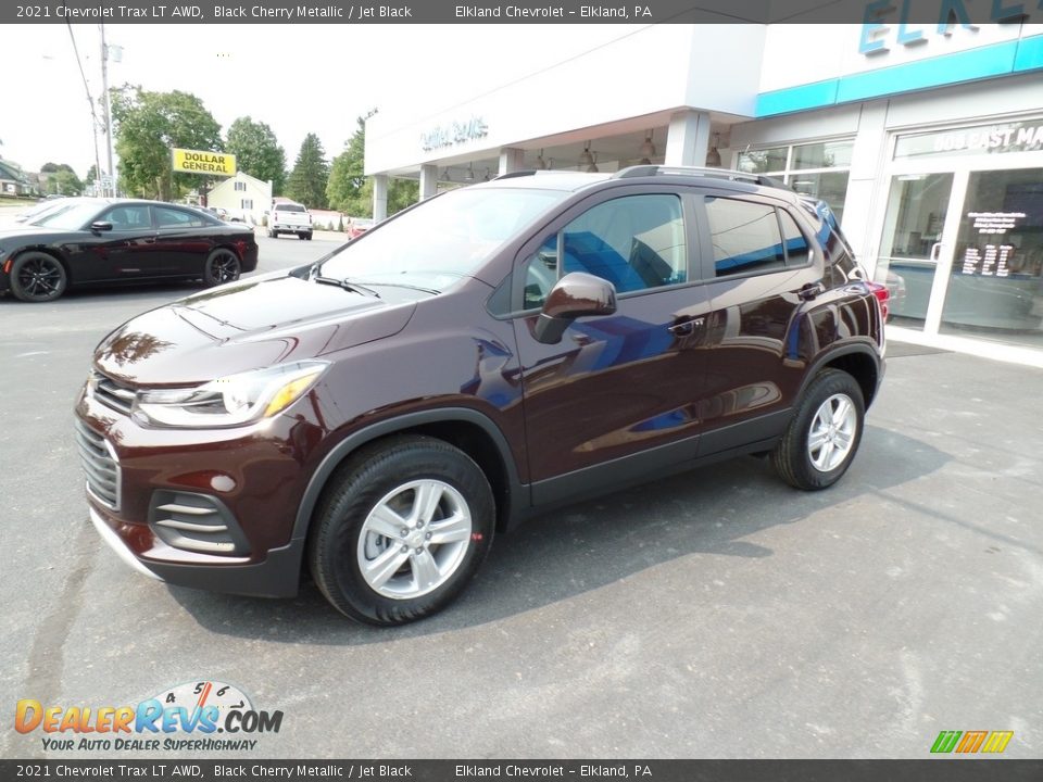 Front 3/4 View of 2021 Chevrolet Trax LT AWD Photo #1
