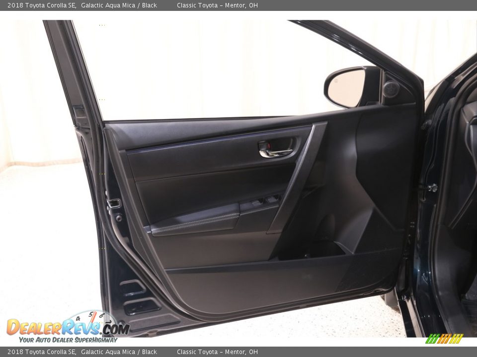 2018 Toyota Corolla SE Galactic Aqua Mica / Black Photo #4