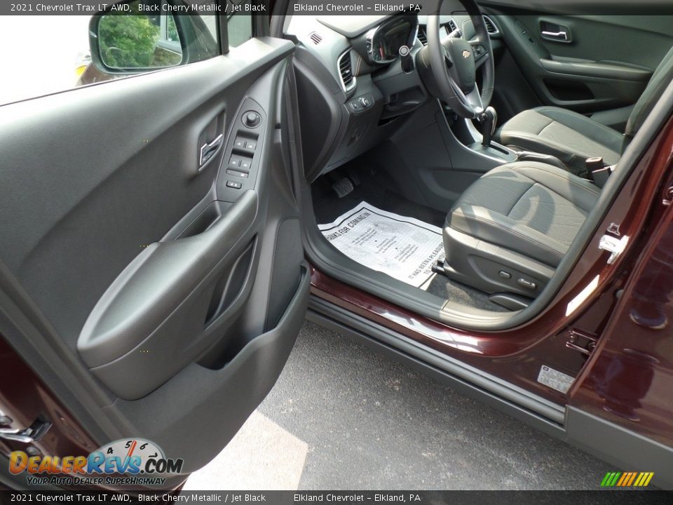 Front Seat of 2021 Chevrolet Trax LT AWD Photo #14