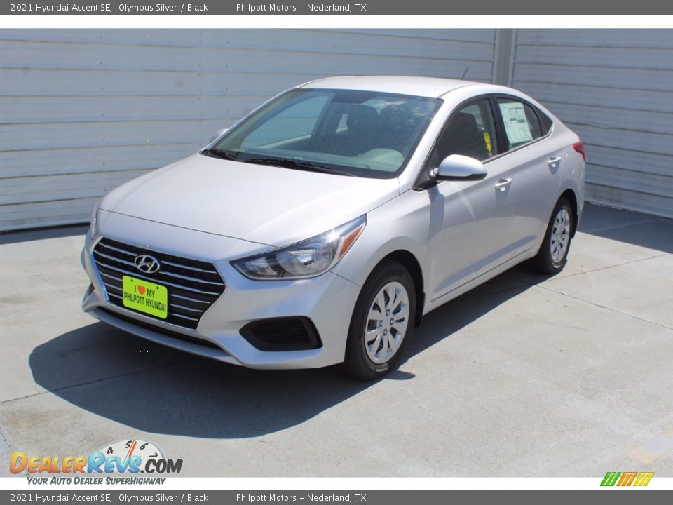 Front 3/4 View of 2021 Hyundai Accent SE Photo #4