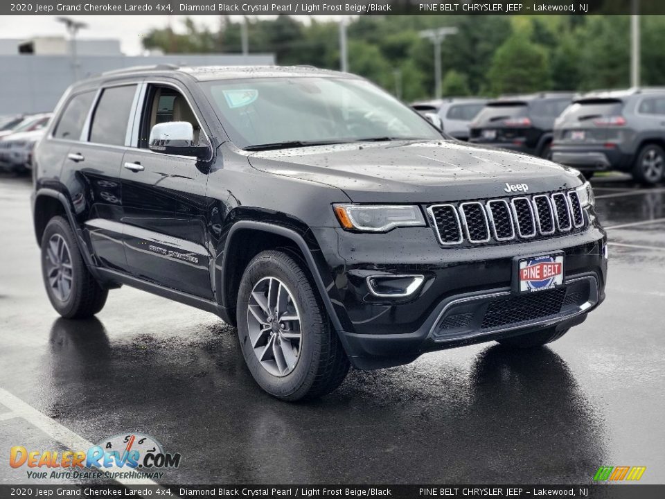 2020 Jeep Grand Cherokee Laredo 4x4 Diamond Black Crystal Pearl / Light Frost Beige/Black Photo #1