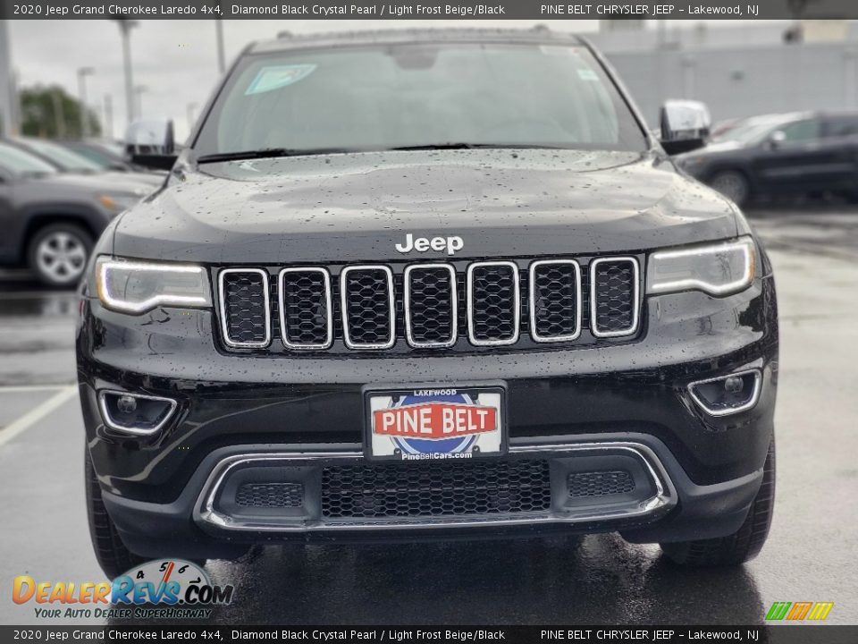 2020 Jeep Grand Cherokee Laredo 4x4 Diamond Black Crystal Pearl / Light Frost Beige/Black Photo #3