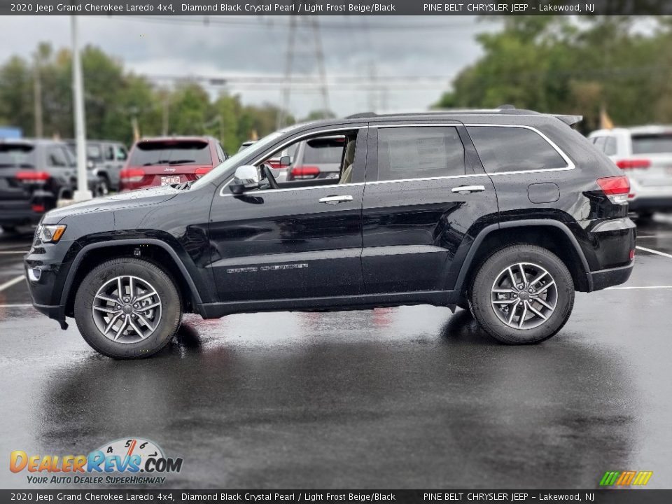 2020 Jeep Grand Cherokee Laredo 4x4 Diamond Black Crystal Pearl / Light Frost Beige/Black Photo #4