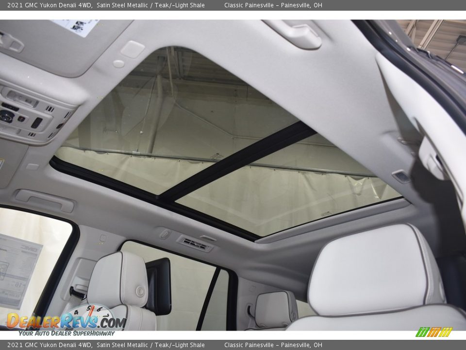 Sunroof of 2021 GMC Yukon Denali 4WD Photo #6