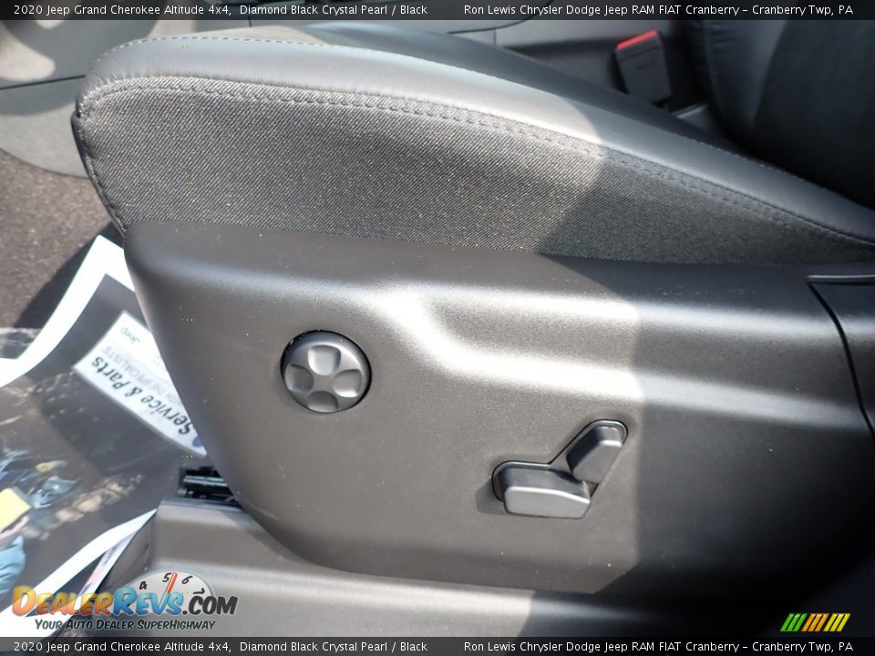 2020 Jeep Grand Cherokee Altitude 4x4 Diamond Black Crystal Pearl / Black Photo #12