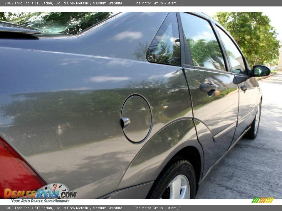 2002 Ford Focus ZTS Sedan Liquid Grey Metallic / Medium Graphite Photo #24