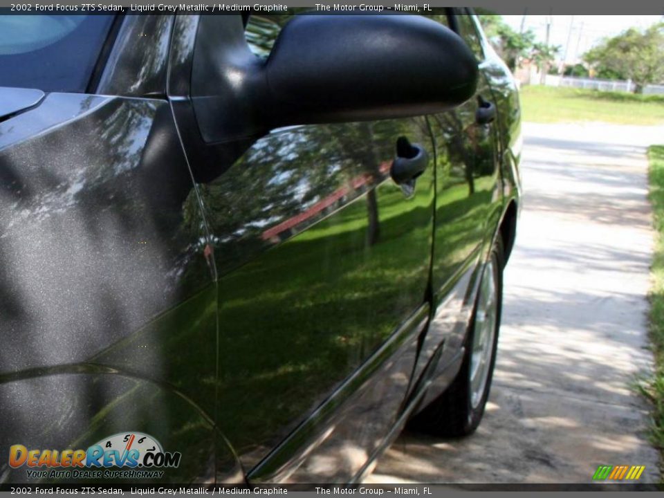 2002 Ford Focus ZTS Sedan Liquid Grey Metallic / Medium Graphite Photo #26