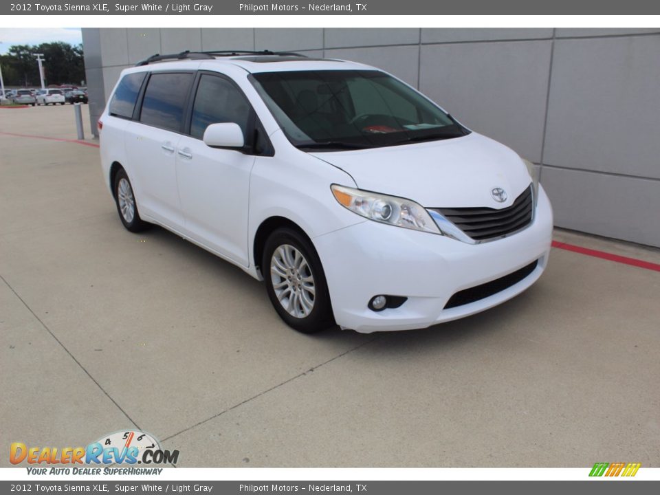 2012 Toyota Sienna XLE Super White / Light Gray Photo #2