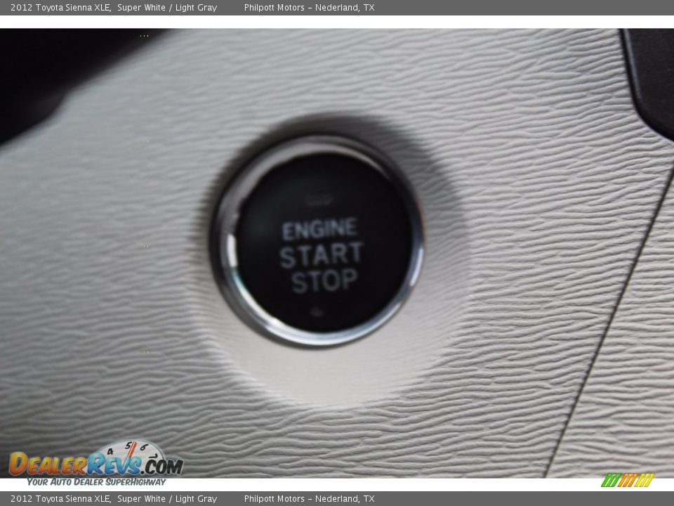 2012 Toyota Sienna XLE Super White / Light Gray Photo #18
