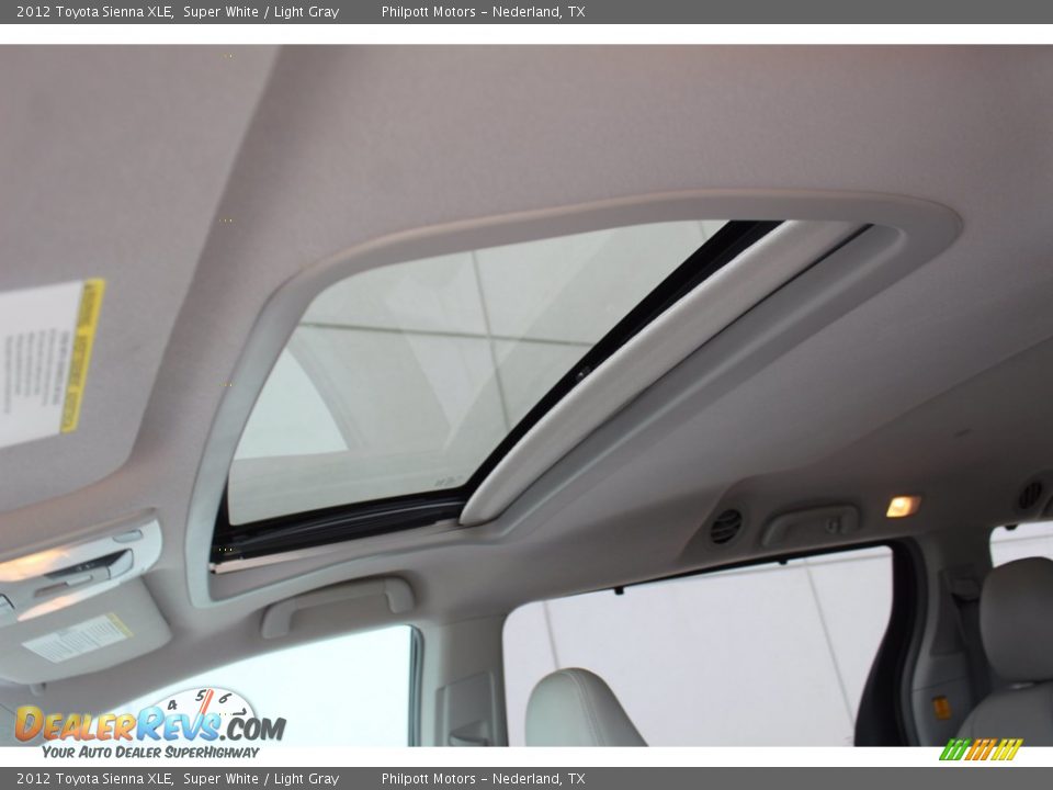 2012 Toyota Sienna XLE Super White / Light Gray Photo #19