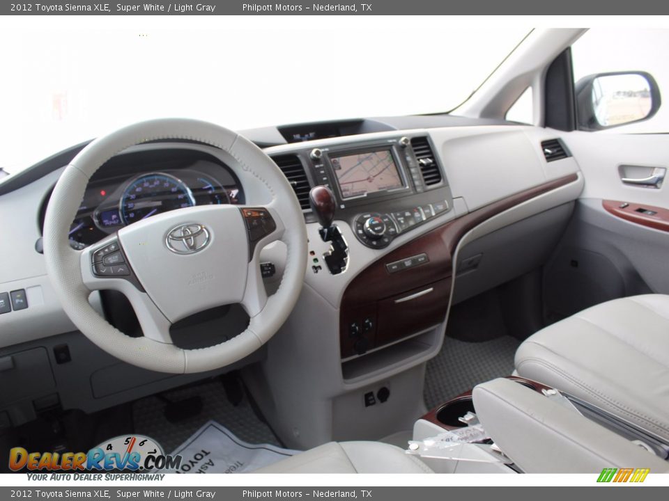 2012 Toyota Sienna XLE Super White / Light Gray Photo #21