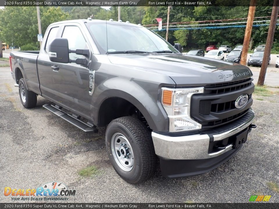 Front 3/4 View of 2020 Ford F350 Super Duty XL Crew Cab 4x4 Photo #3