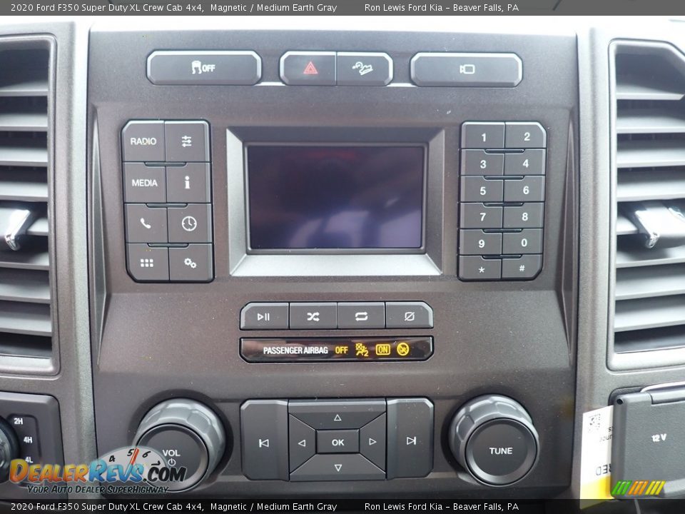 Controls of 2020 Ford F350 Super Duty XL Crew Cab 4x4 Photo #13