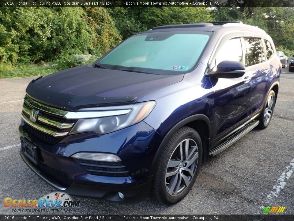 Front 3/4 View of 2016 Honda Pilot Touring AWD Photo #1