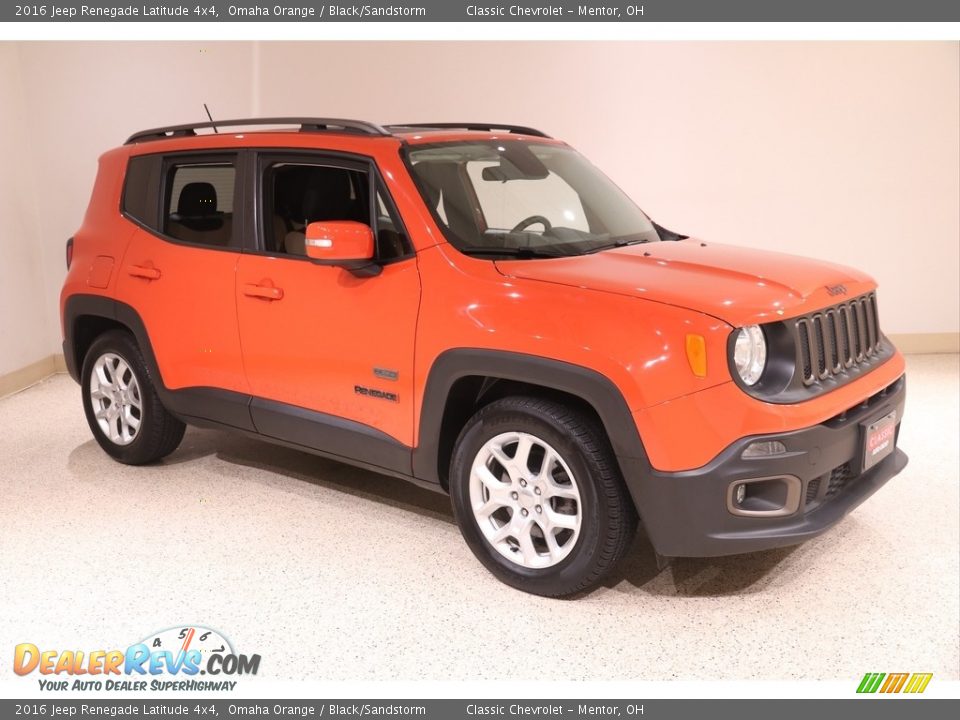 Front 3/4 View of 2016 Jeep Renegade Latitude 4x4 Photo #1