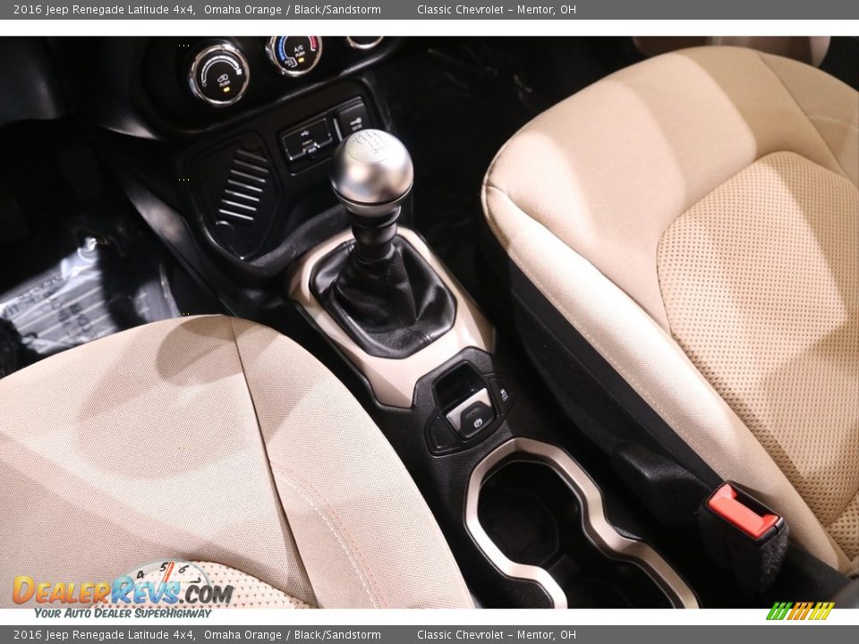 2016 Jeep Renegade Latitude 4x4 Shifter Photo #12