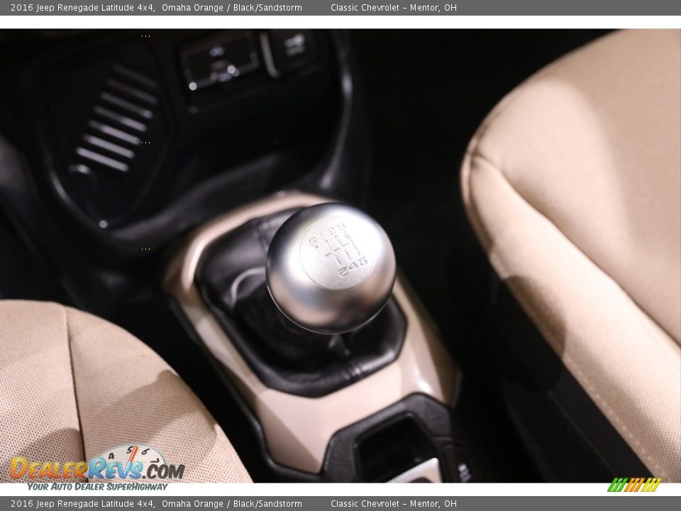 2016 Jeep Renegade Latitude 4x4 Shifter Photo #13