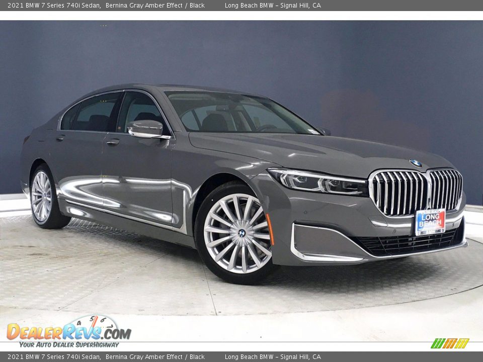 Front 3/4 View of 2021 BMW 7 Series 740i Sedan Photo #19