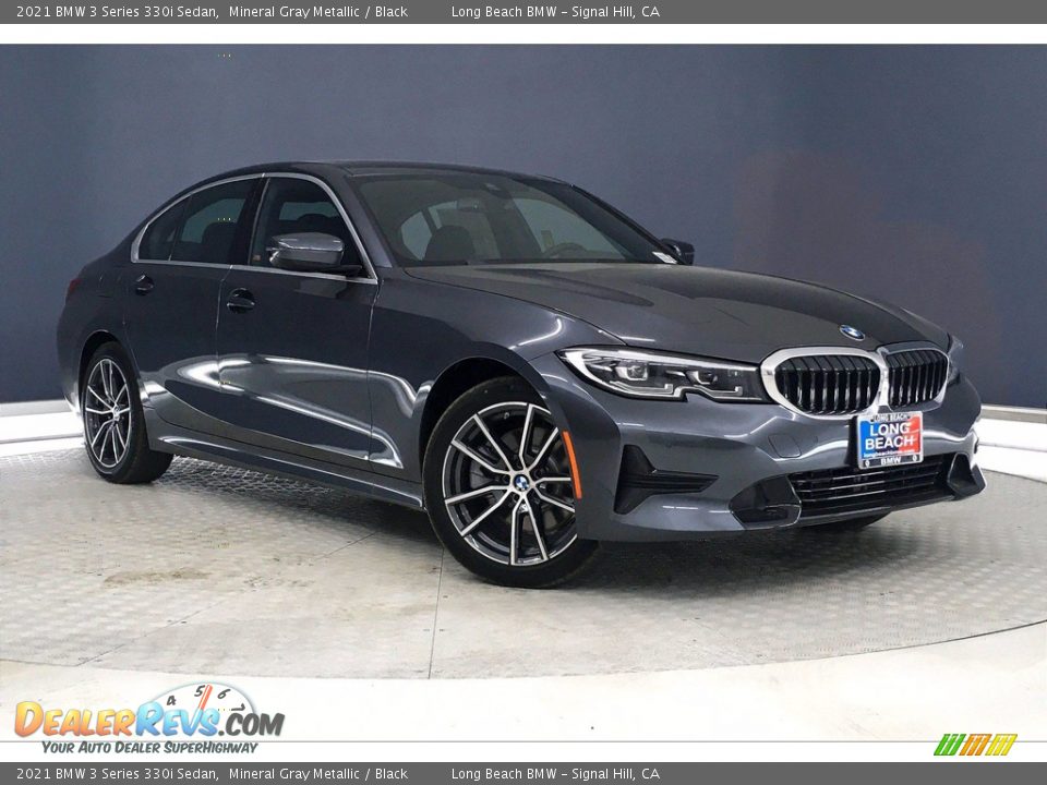 Front 3/4 View of 2021 BMW 3 Series 330i Sedan Photo #19