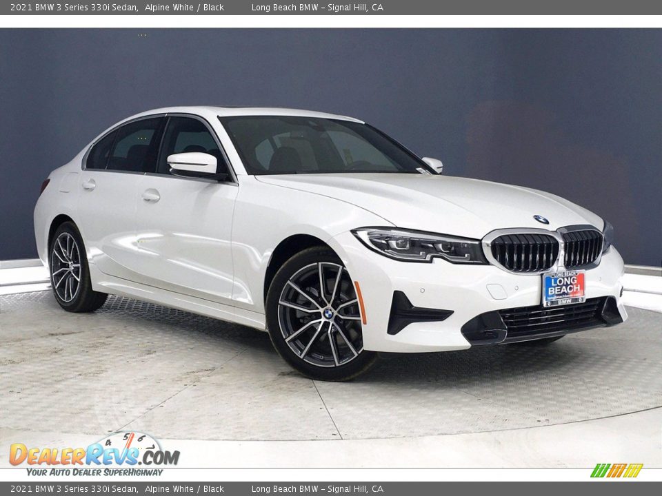 Front 3/4 View of 2021 BMW 3 Series 330i Sedan Photo #19