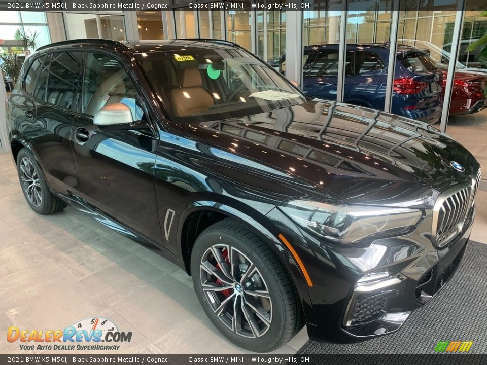 Front 3/4 View of 2021 BMW X5 M50i Photo #1