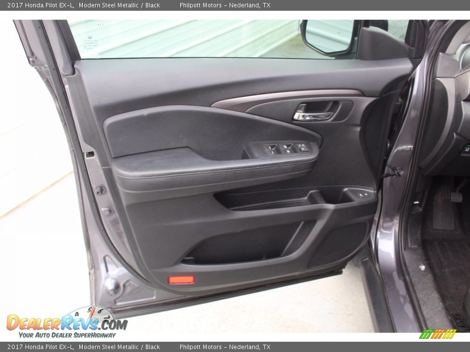 Door Panel of 2017 Honda Pilot EX-L Photo #11