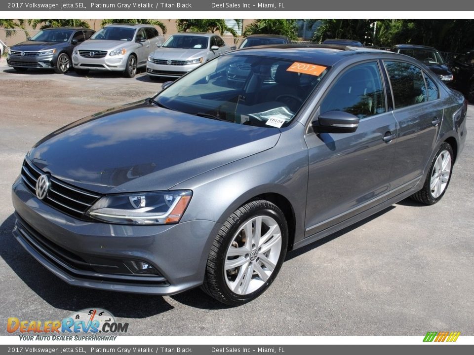 Front 3/4 View of 2017 Volkswagen Jetta SEL Photo #4