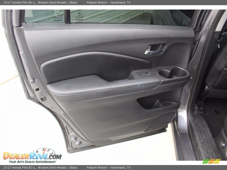 Door Panel of 2017 Honda Pilot EX-L Photo #21