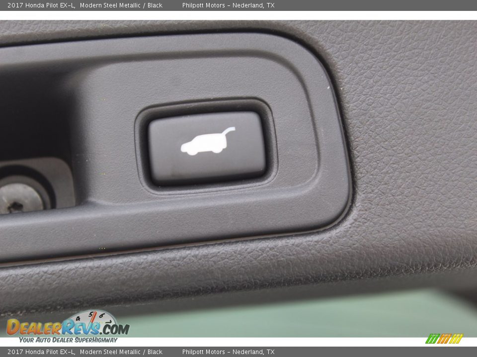 Controls of 2017 Honda Pilot EX-L Photo #27