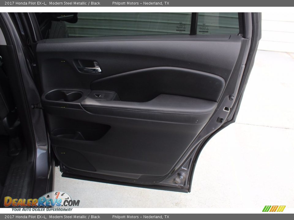 Door Panel of 2017 Honda Pilot EX-L Photo #28