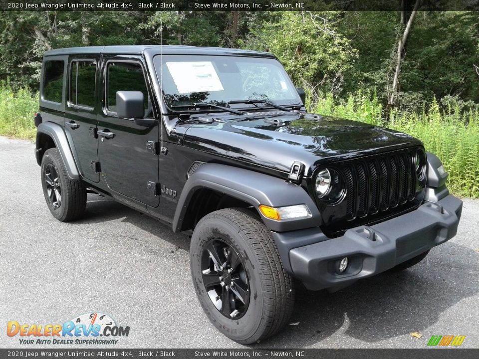 Front 3/4 View of 2020 Jeep Wrangler Unlimited Altitude 4x4 Photo #4