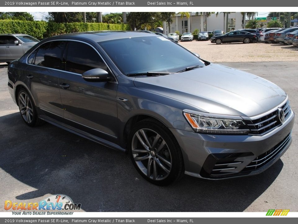 2019 Volkswagen Passat SE R-Line Platinum Gray Metallic / Titan Black Photo #2