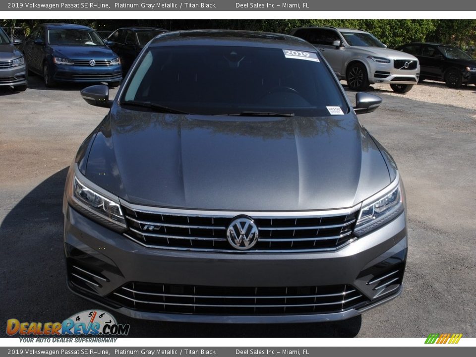 2019 Volkswagen Passat SE R-Line Platinum Gray Metallic / Titan Black Photo #3