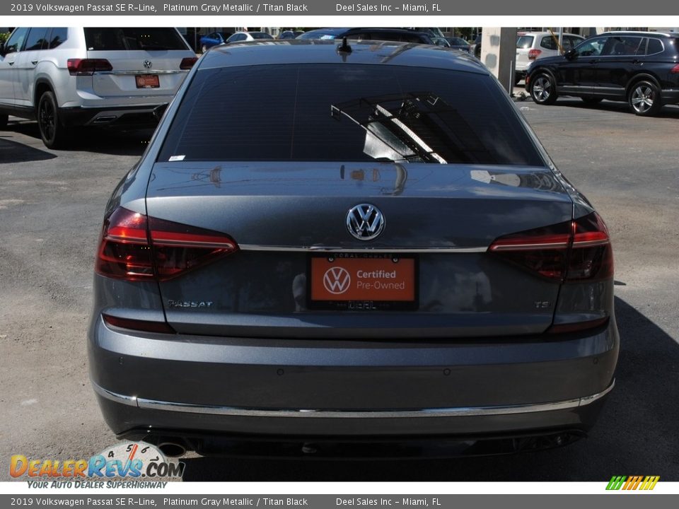 2019 Volkswagen Passat SE R-Line Platinum Gray Metallic / Titan Black Photo #8