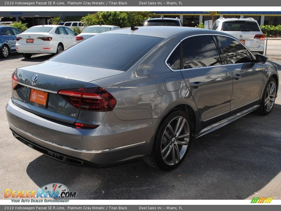 2019 Volkswagen Passat SE R-Line Platinum Gray Metallic / Titan Black Photo #9