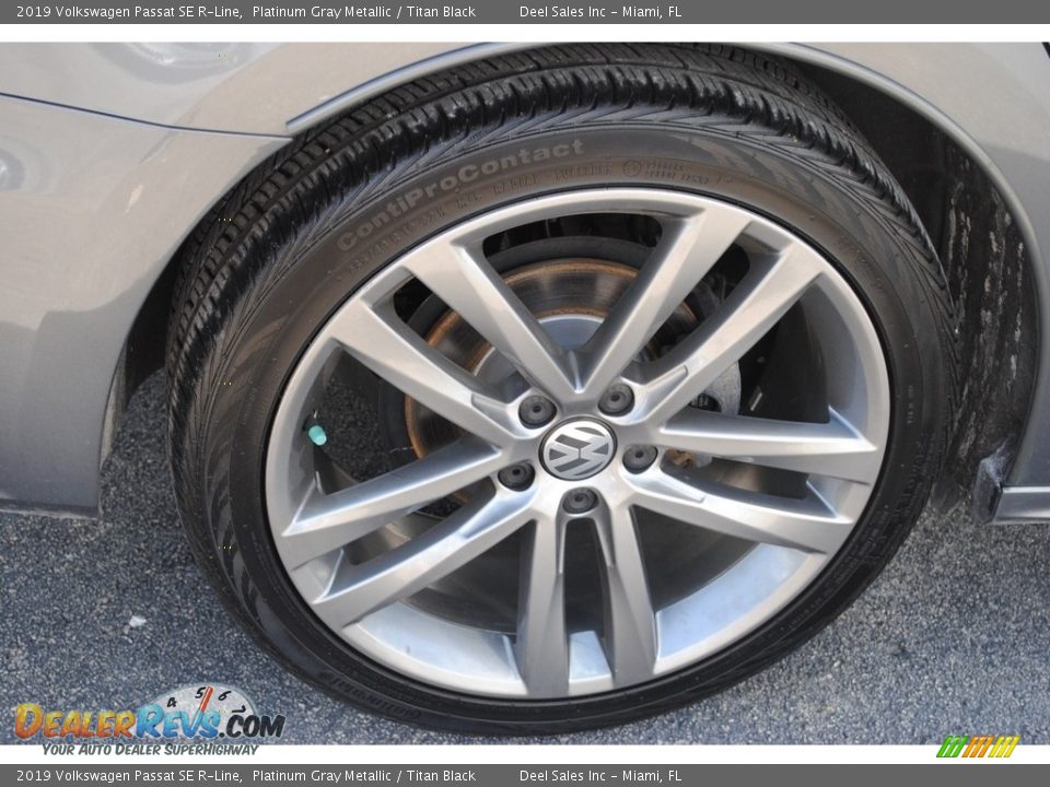 2019 Volkswagen Passat SE R-Line Platinum Gray Metallic / Titan Black Photo #10