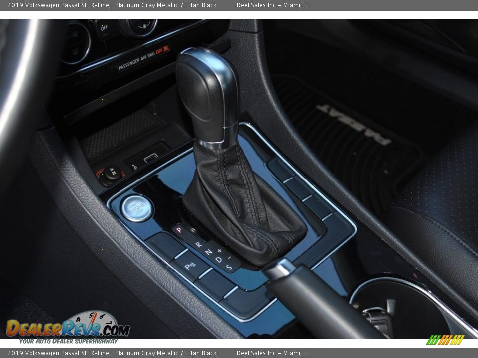 2019 Volkswagen Passat SE R-Line Shifter Photo #13