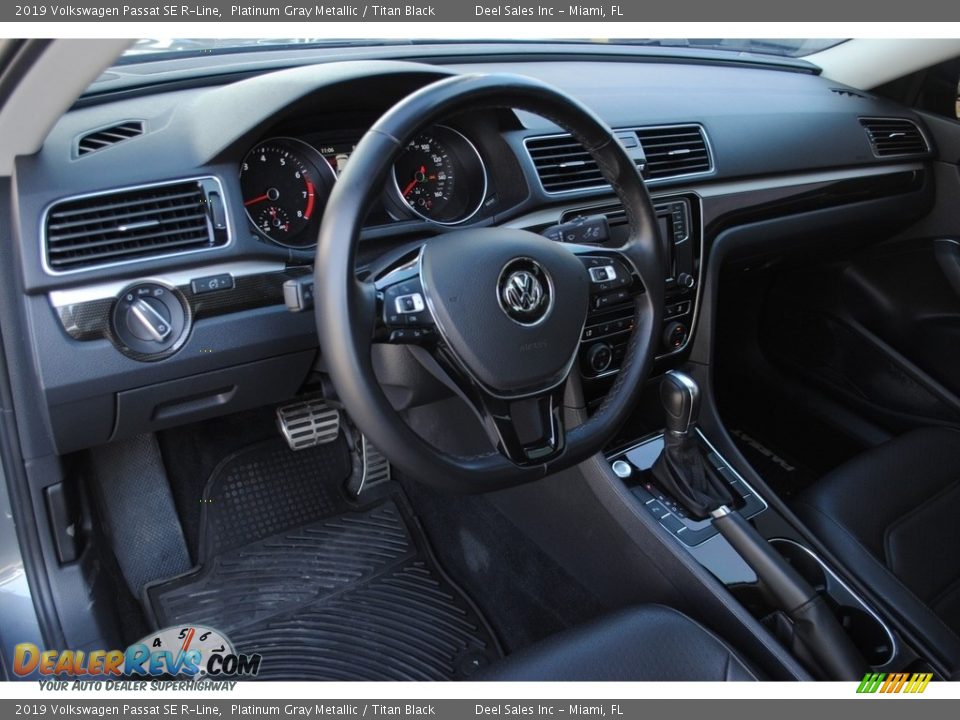 2019 Volkswagen Passat SE R-Line Platinum Gray Metallic / Titan Black Photo #14